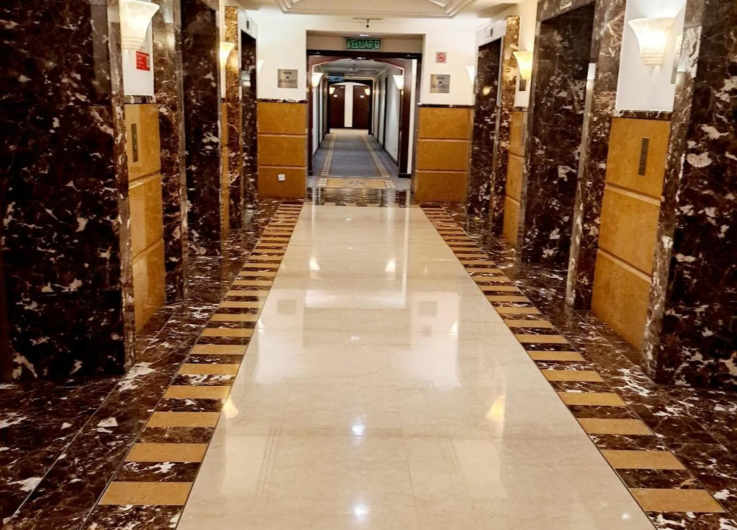 Famous Service Suite At Times Square Kl Apartment