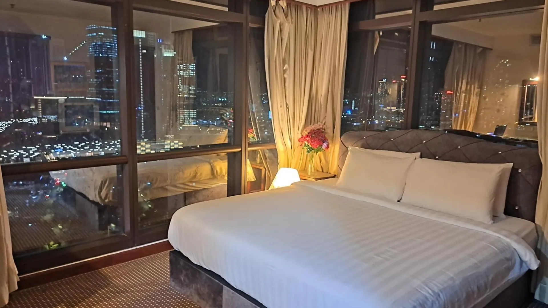 Apartment Famous Service Suite At Times Square Kl