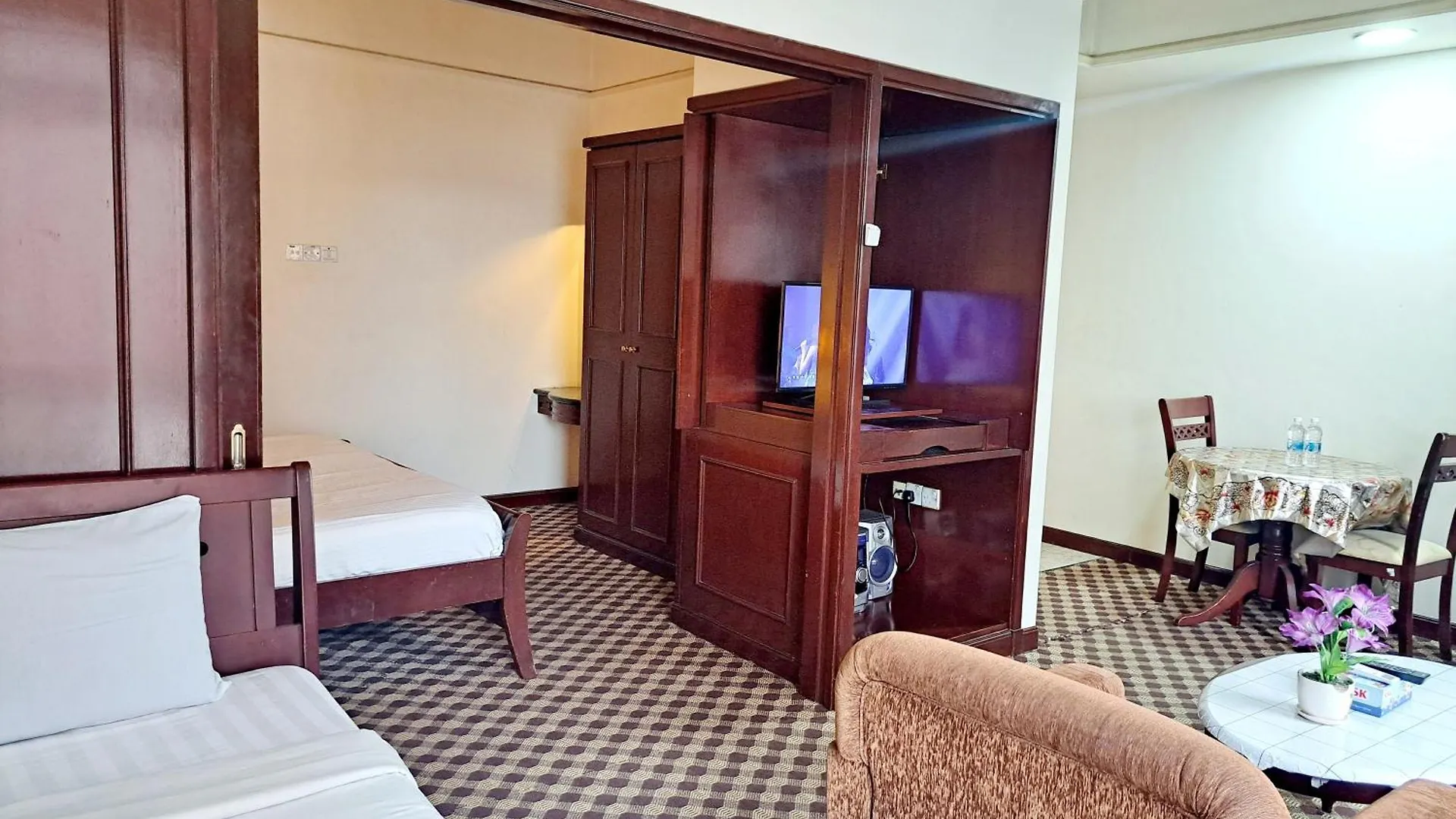 Famous Service Suite At Times Square Kl Apartment